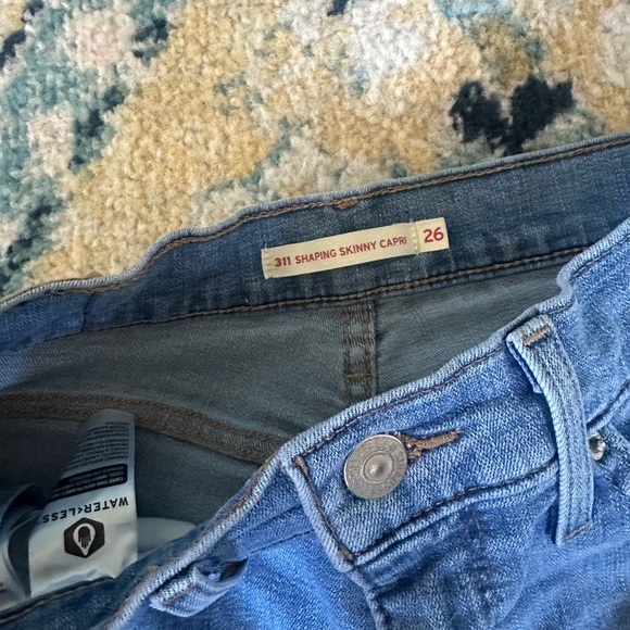 Classic Levi’s Blue Women's Capri - Picture 2 of 3